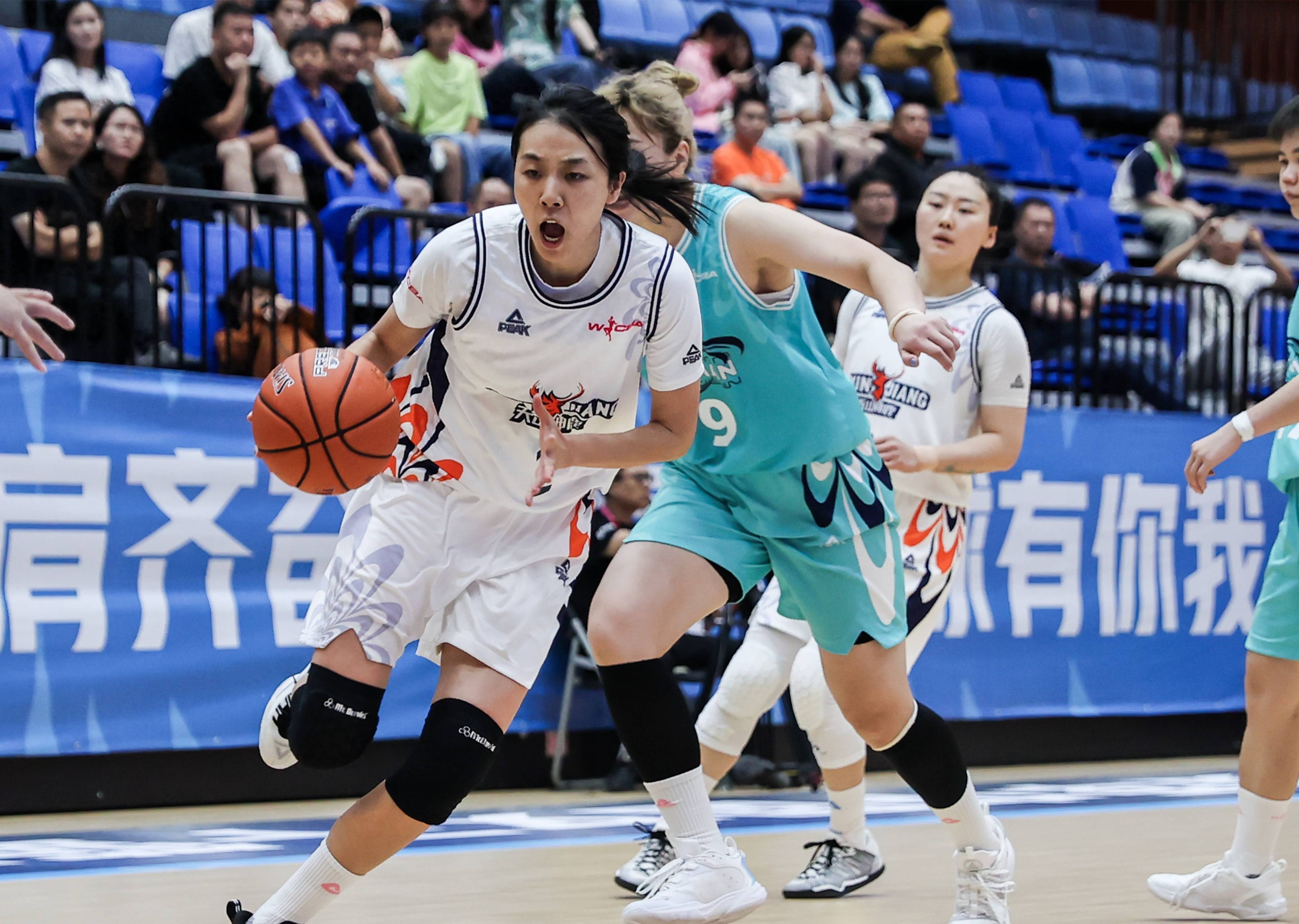 包含篮球赛季倒计时完毕，全球球迷齐聚球场的词条