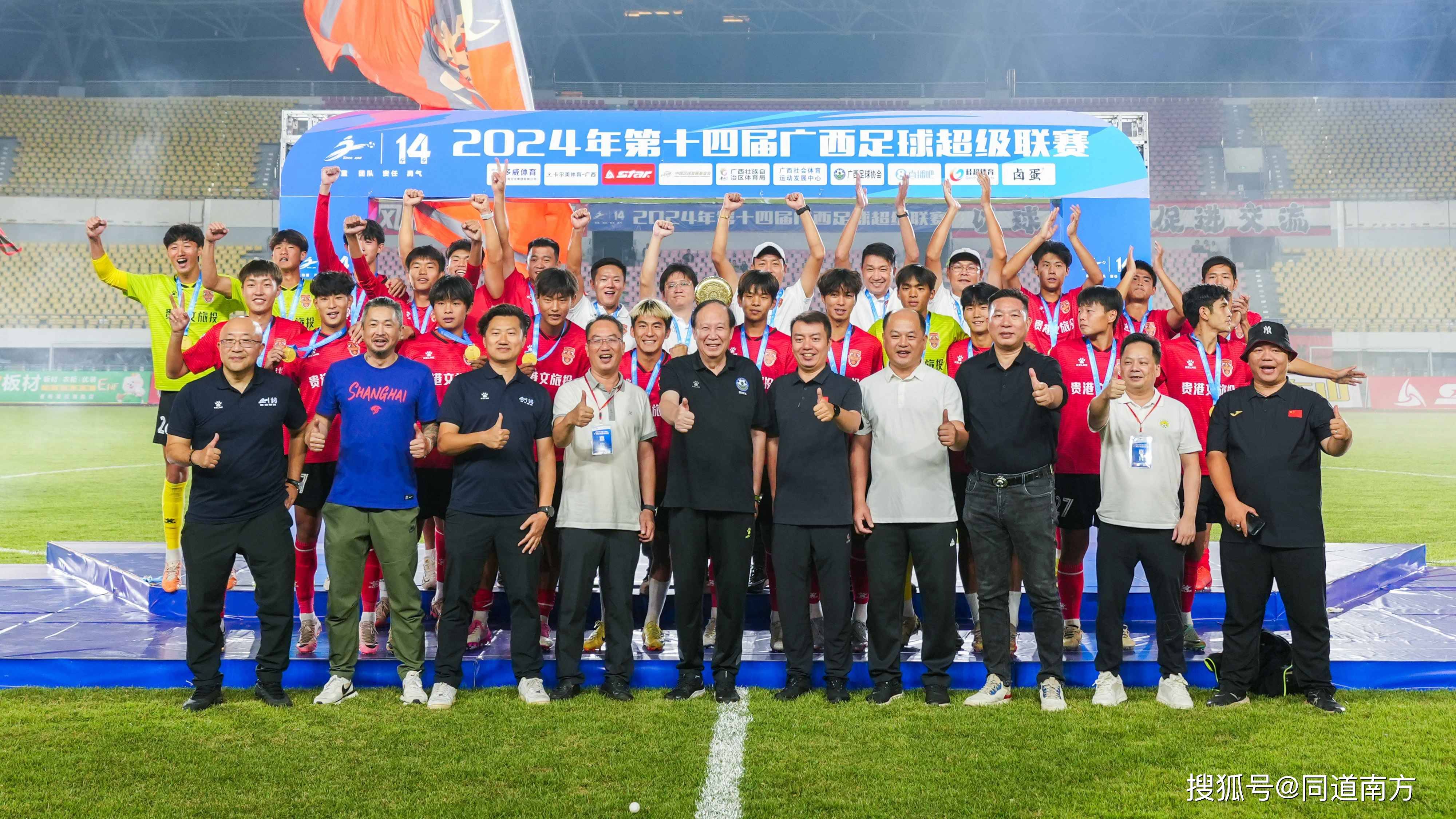 热议中国足球联赛球员表现，赛场上勇擒对手的简单介绍