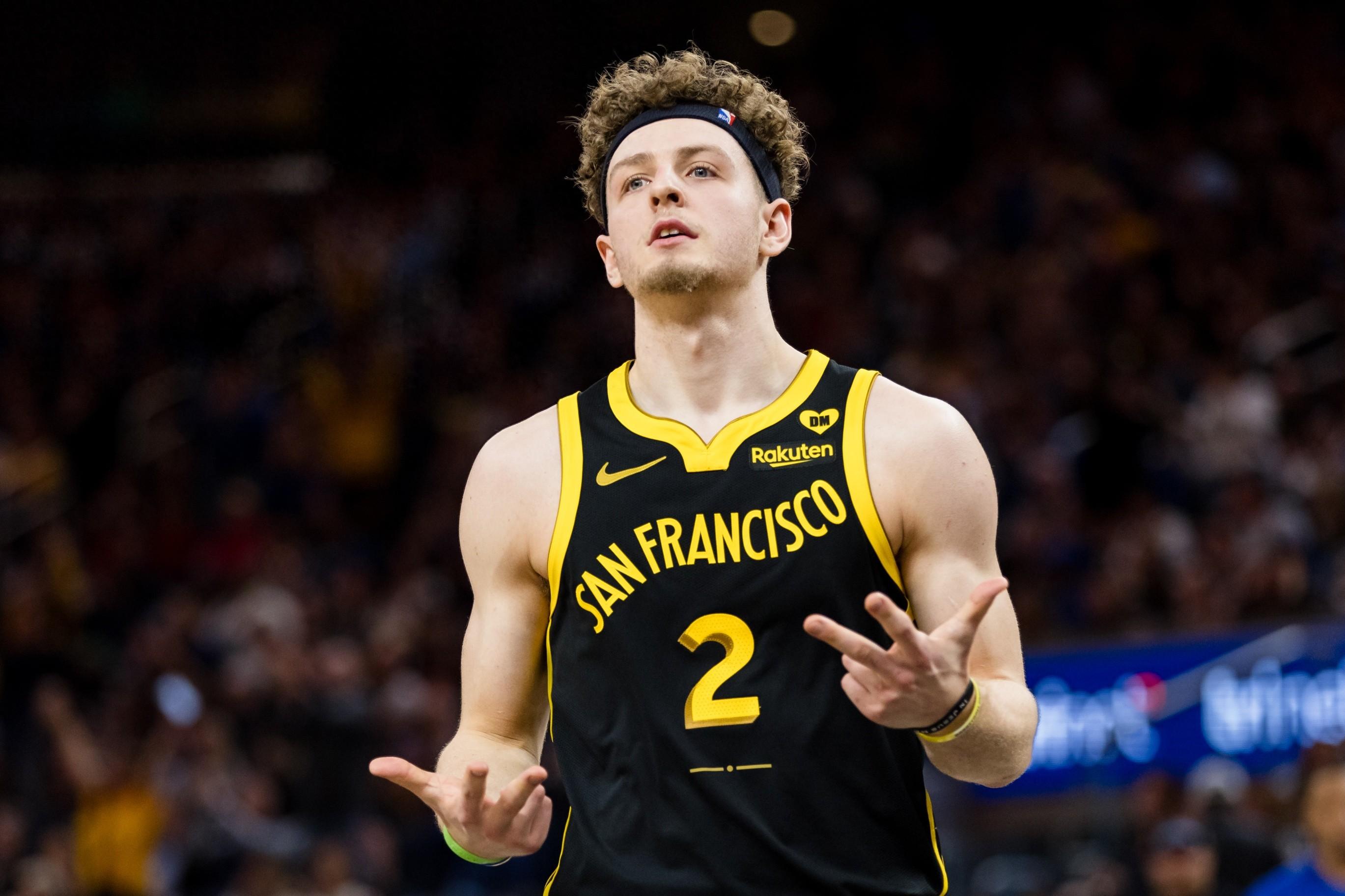 包含勇士客场胜鹈鹕，取得重要胜利的词条