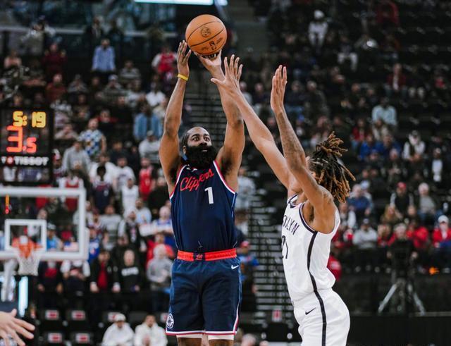 爱游戏-快船战胜篮网，继续保持领先