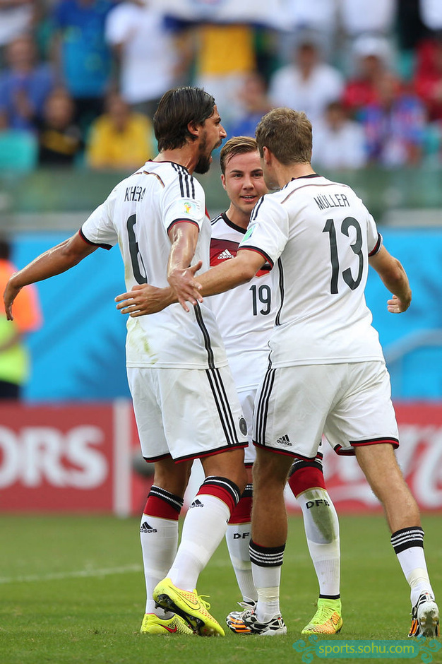 爱游戏官方-包含里昂碾压比利时，穆勒完成帽子戏法的词条