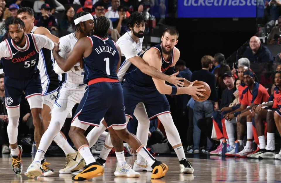 爱游戏大厅-76人主场击败老鹰，结束连败