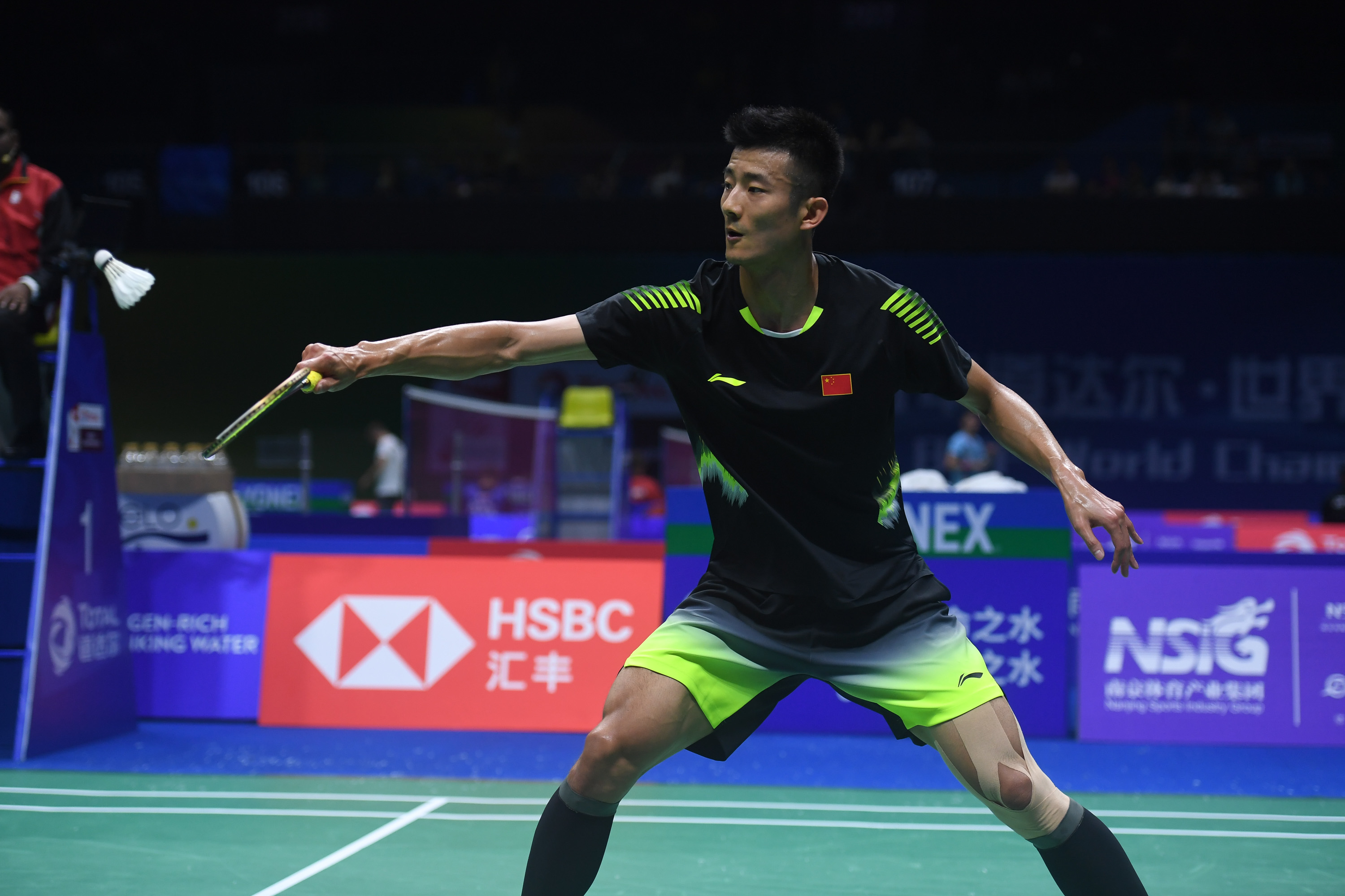 包含丹麦羽毛球队鏖战印尼羽毛球队，谌龙惊艳世界的词条