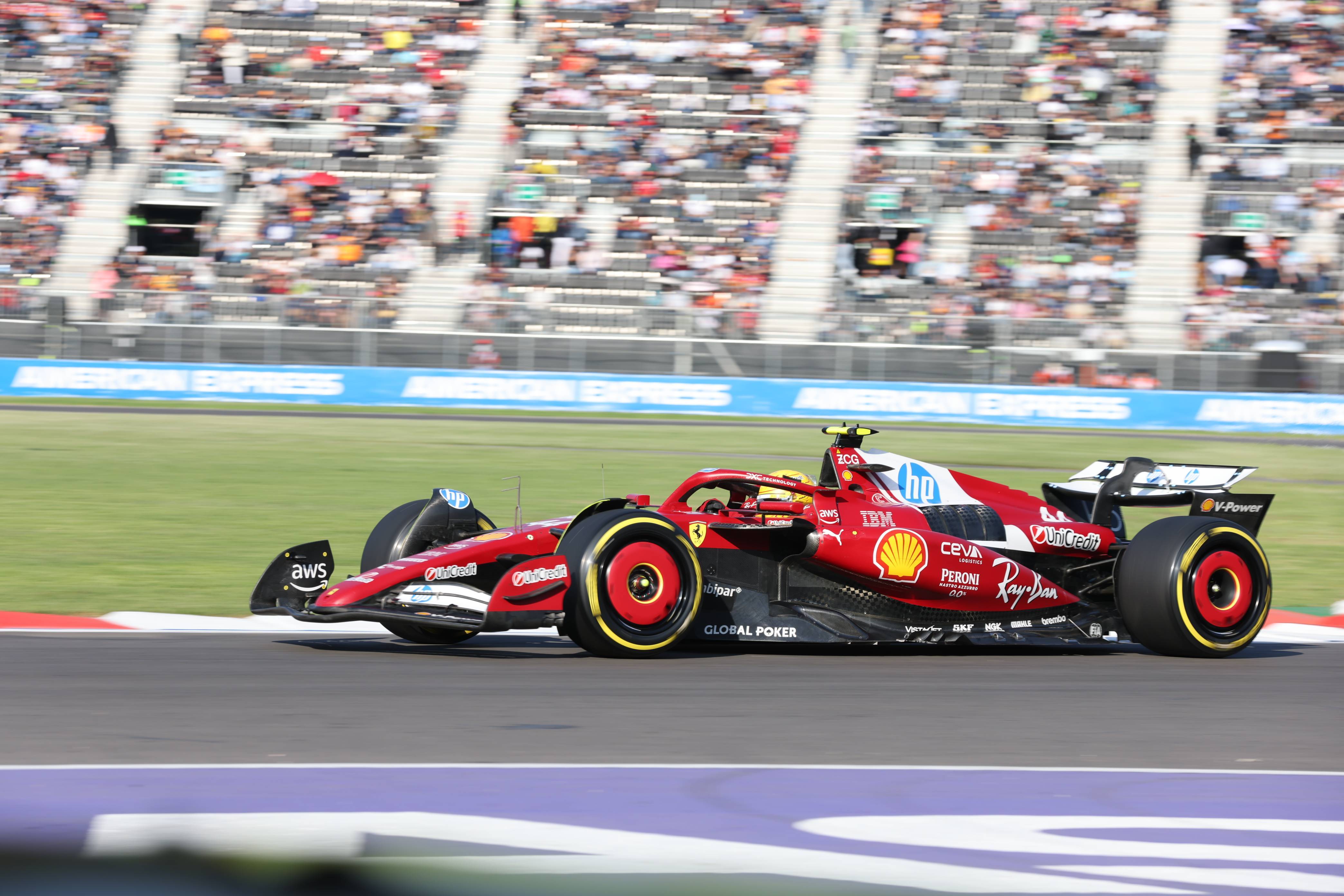 雷诺车队鏖战红牛车队，塞恩斯关键制胜