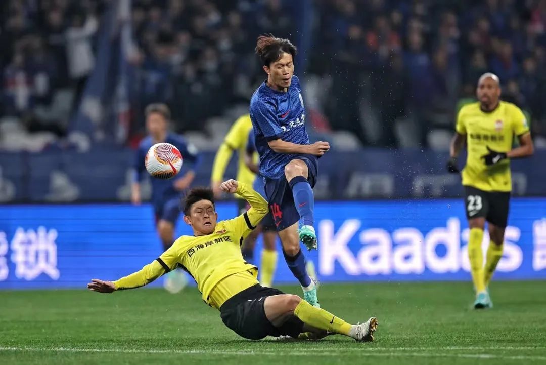 爱游戏体育-上海绿地申花客场战胜河北华夏幸福，冲击前列