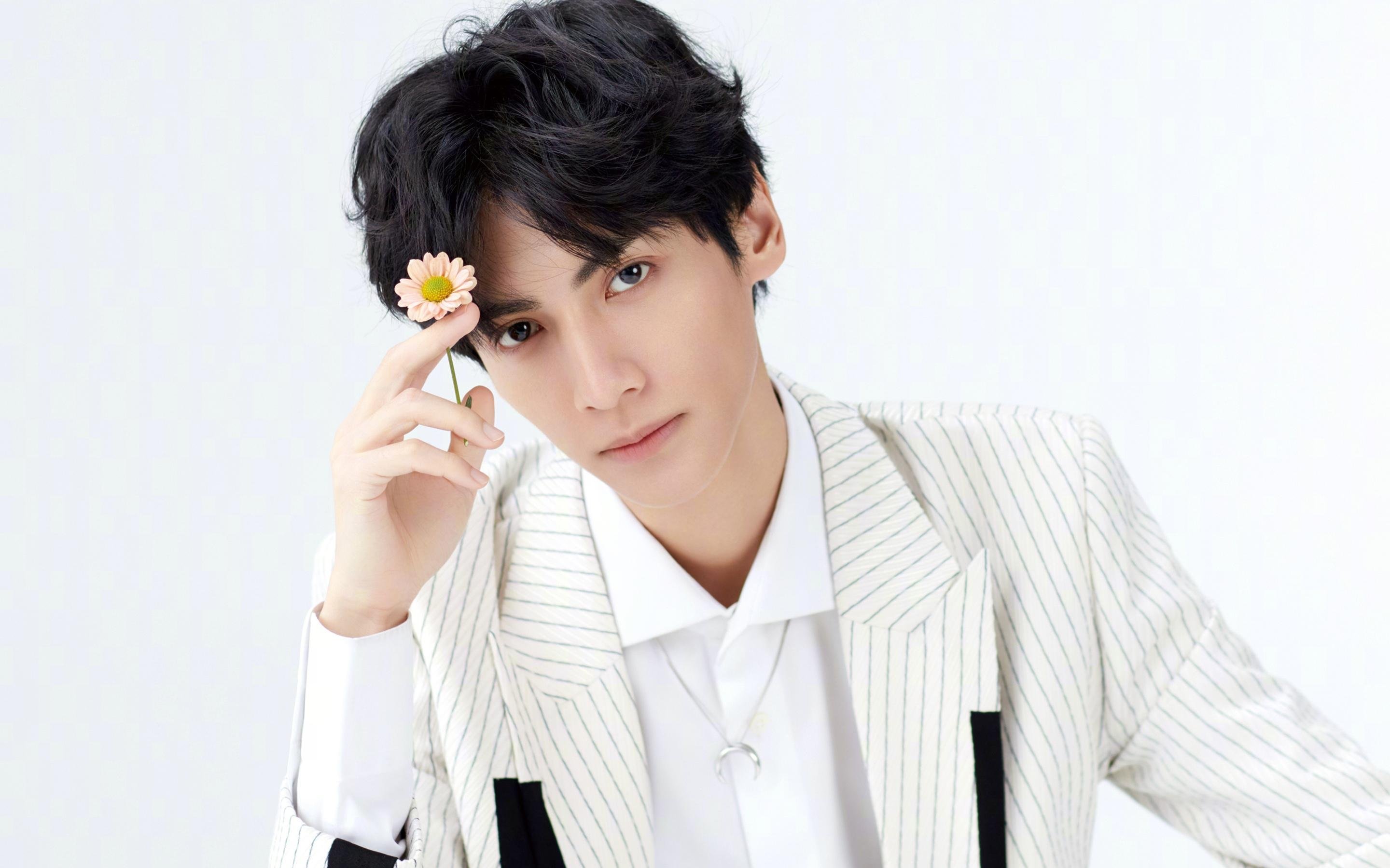 爱游戏下载-德甲争冠焦点战拜仁多特上演巅峰对决，巴萨力克贝蒂斯稳坐西甲头名